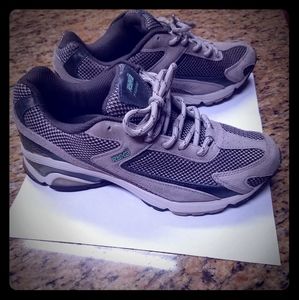 GENTLY USED Women's Ryka Radiantsneaker